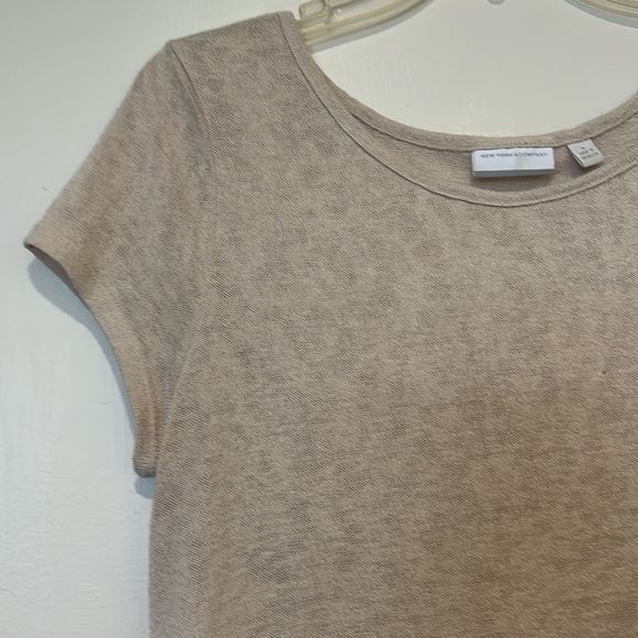 Mixed media short sleeved tunic top - Picture 4 of 5